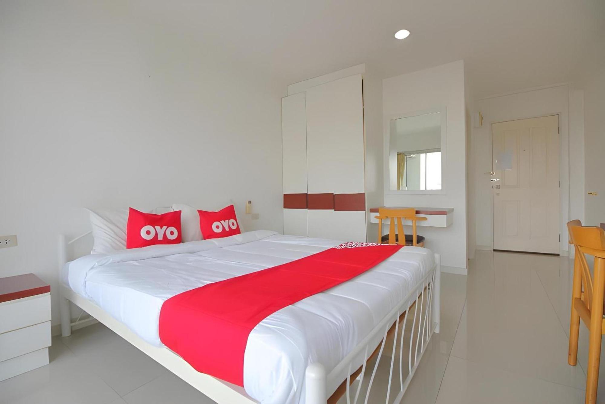 Super Oyo 498 Ladawan Villa Banguecoque Exterior foto
