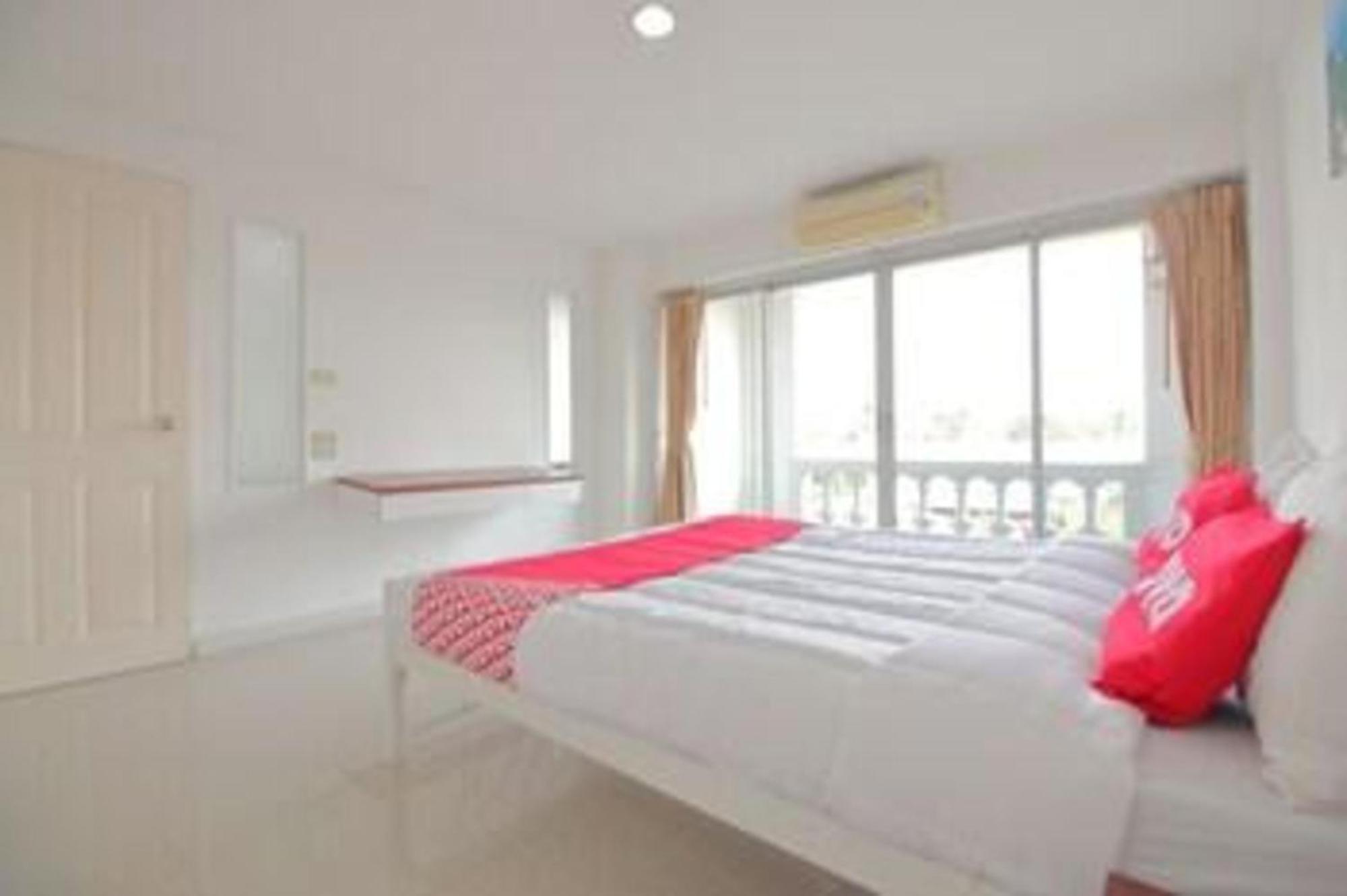 Super Oyo 498 Ladawan Villa Banguecoque Exterior foto