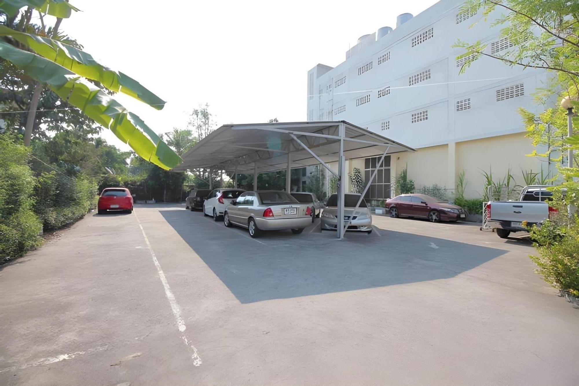 Super Oyo 498 Ladawan Villa Banguecoque Exterior foto