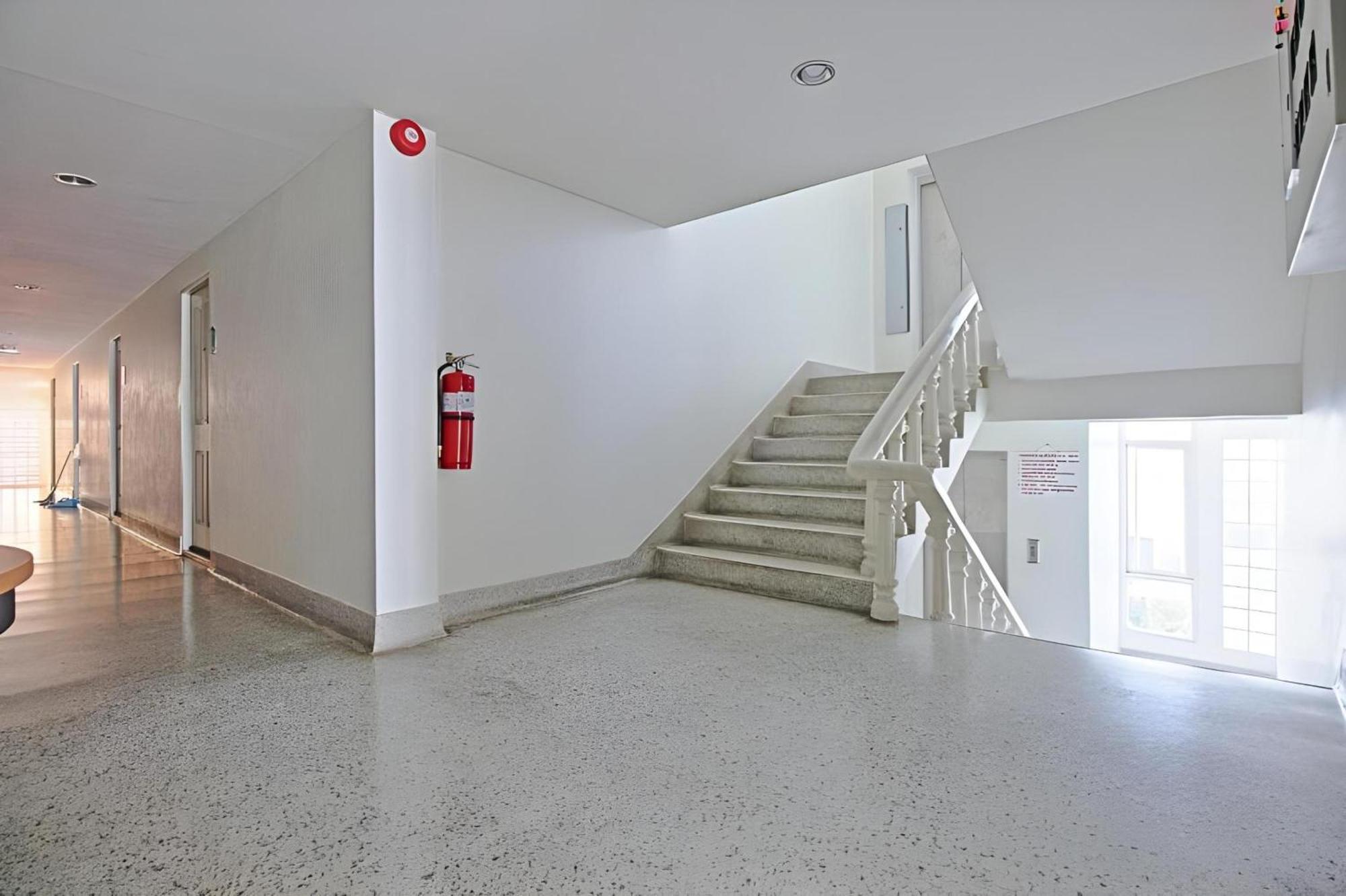 Super Oyo 498 Ladawan Villa Banguecoque Exterior foto