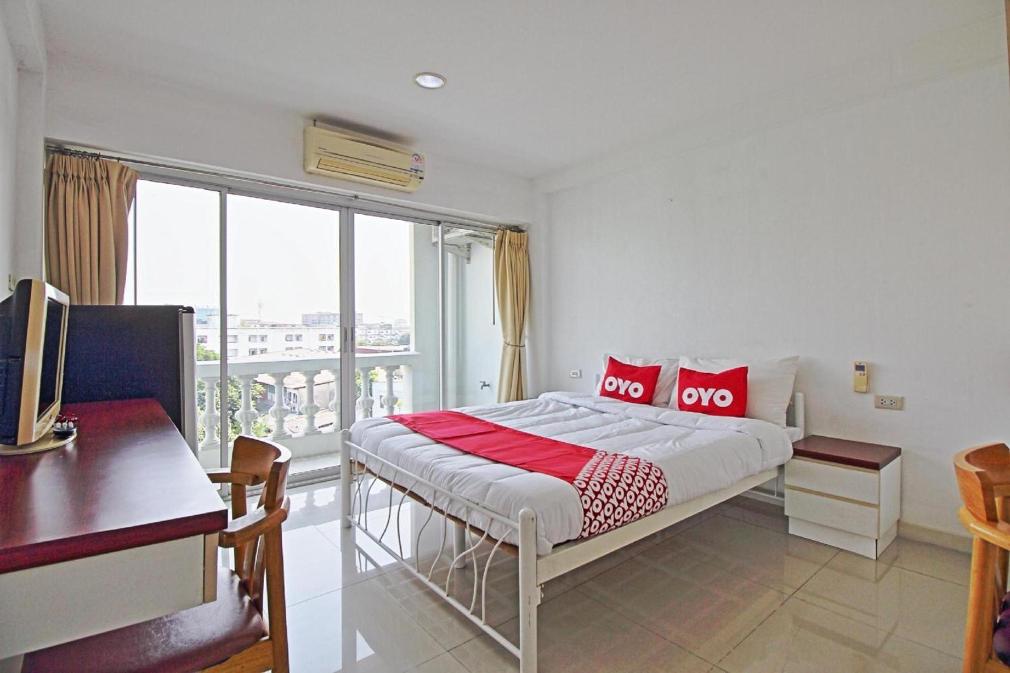 Super Oyo 498 Ladawan Villa Banguecoque Exterior foto